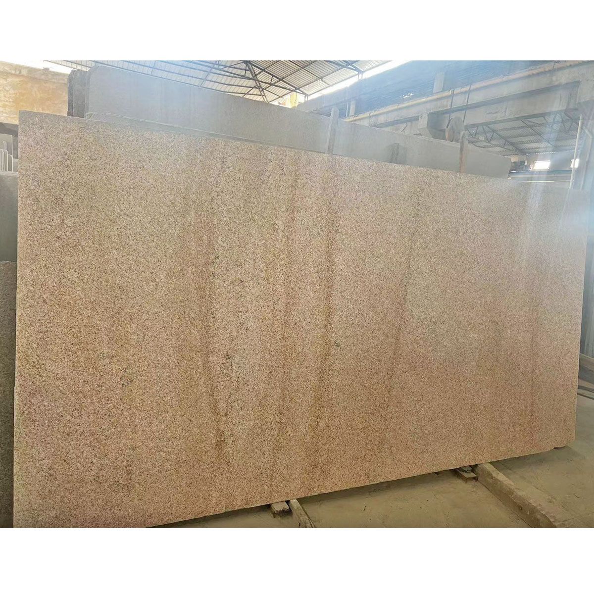 Pasy granit G682 Yellow Pink płomieniowane 240-270x65-73x3 cm