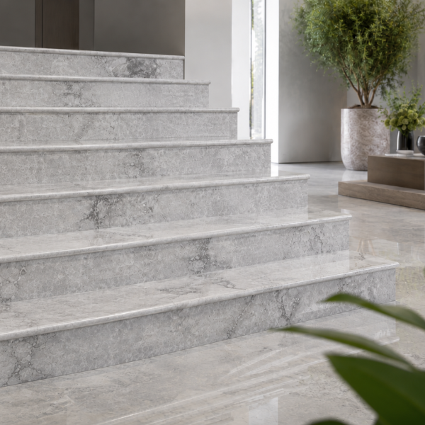 Stopień marmurowy Tundra Grey polerowany z bullnose 135x33x3 cm