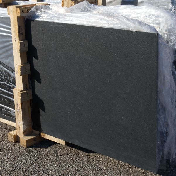 Pasy granit Absolute Black leather 242-349x75-103x2 cm