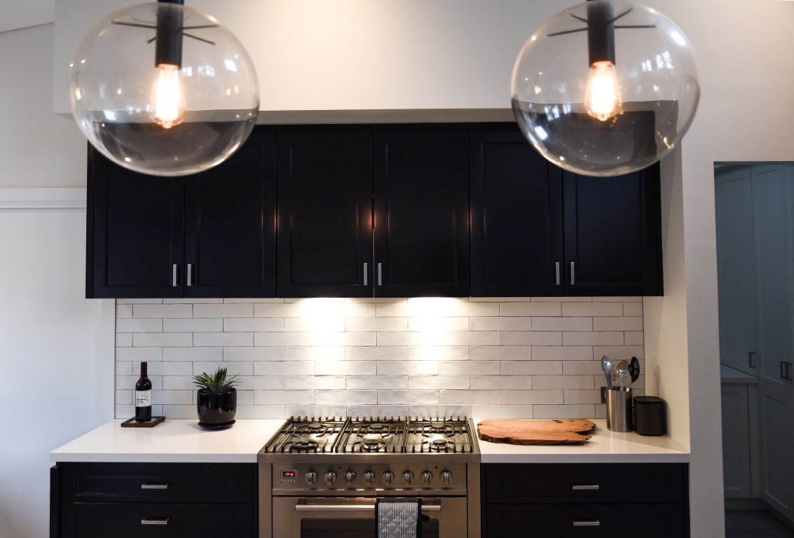 Nowoczesne płytki do kuchni na ścianę – wzory i kolory, które idealnie sprawdzą się w Twoim wnętrzu