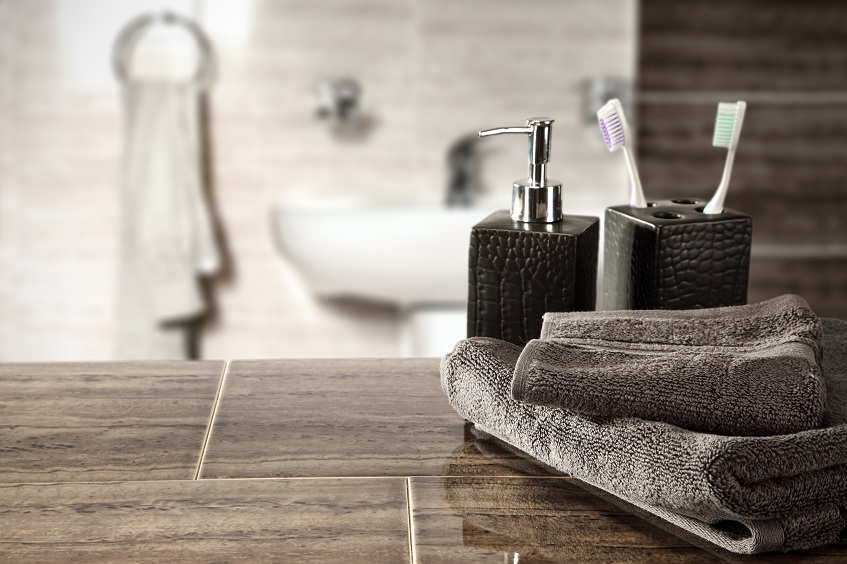 Jak wykonać praktyczny blat z płytek pod umywalkę w łazience? Montaż zabudowy – poradnik
