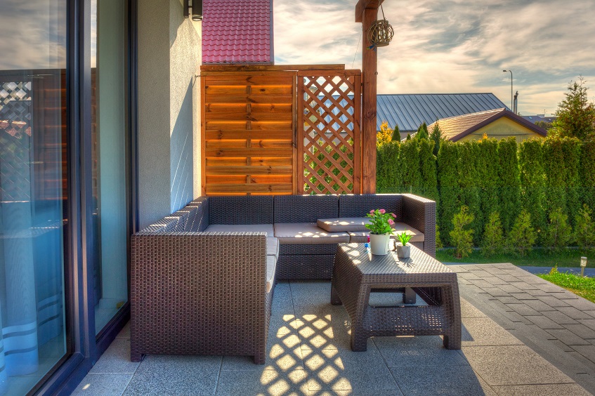 Taras w płytach z granitu